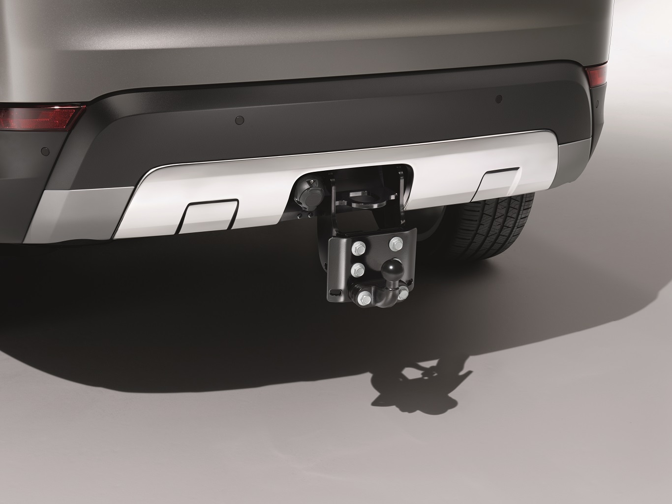 Protector inferior trasero de acero inoxidable - Enganche de remolque regulable en altura -  Para vehículos anteriores al 21MY image