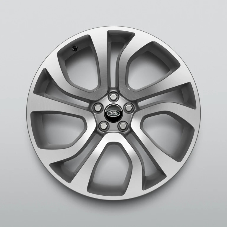 21-дюймовые легкосплавные колесные диски Style 5077 с отделкой Diamond Turned, с контрастом Gloss Light Silver image