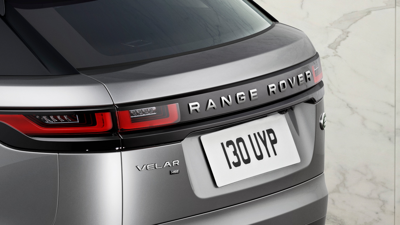 Надпись Range Rover на капоте и двери багажного отделения — Gloss Black image