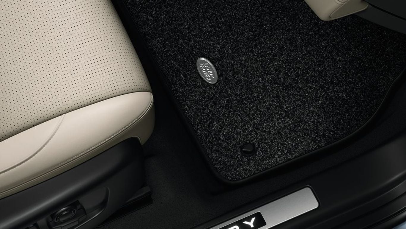 Juego de alfombras luxury - Ebony - para vehículos año modelo 20MY en adelante image