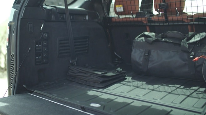 Dělicí přepážka do zavazadlového prostoru – s poloviční výškou video poster image